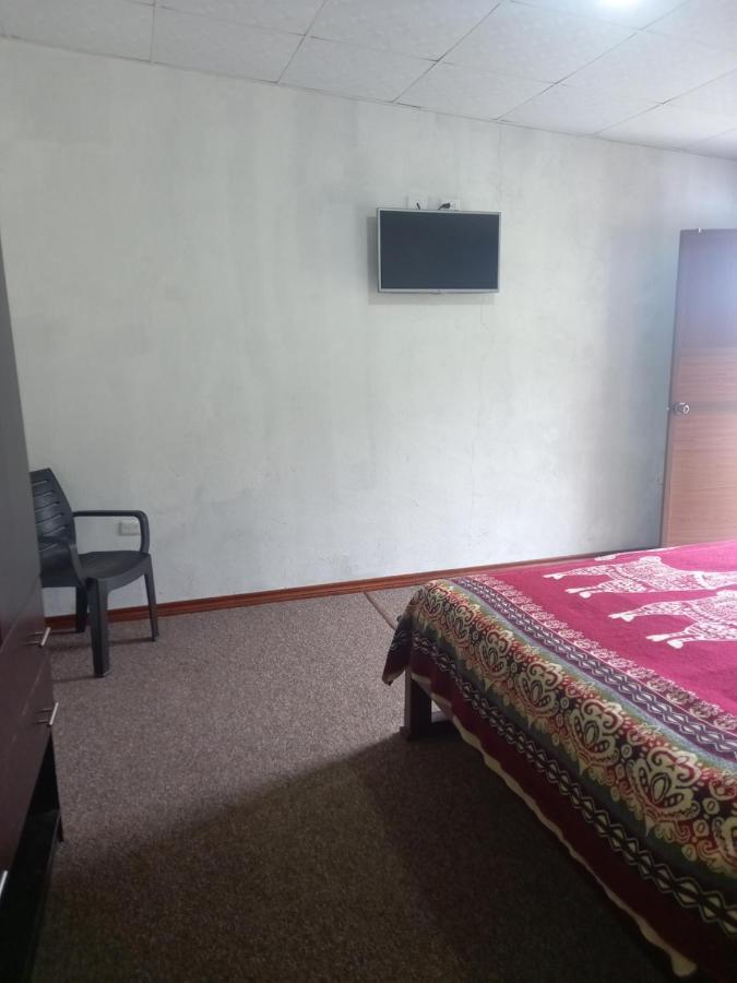 Montano Camping & Hostel Baños Екстериор снимка
