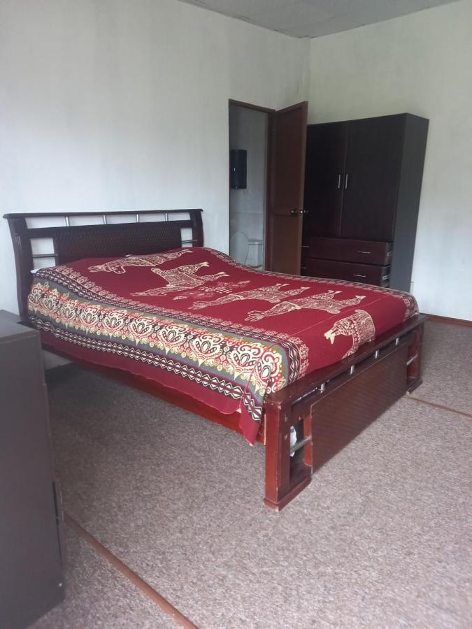Montano Camping & Hostel Baños Екстериор снимка