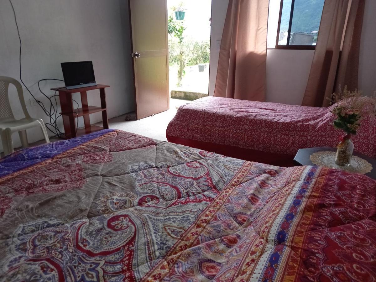 Montano Camping & Hostel Baños Екстериор снимка