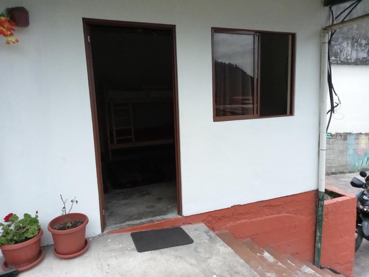 Montano Camping & Hostel Baños Екстериор снимка