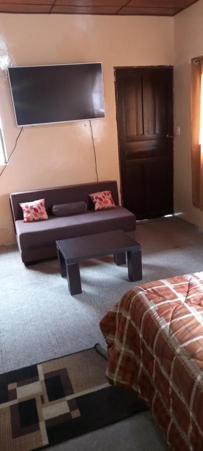 Montano Camping & Hostel Baños Екстериор снимка
