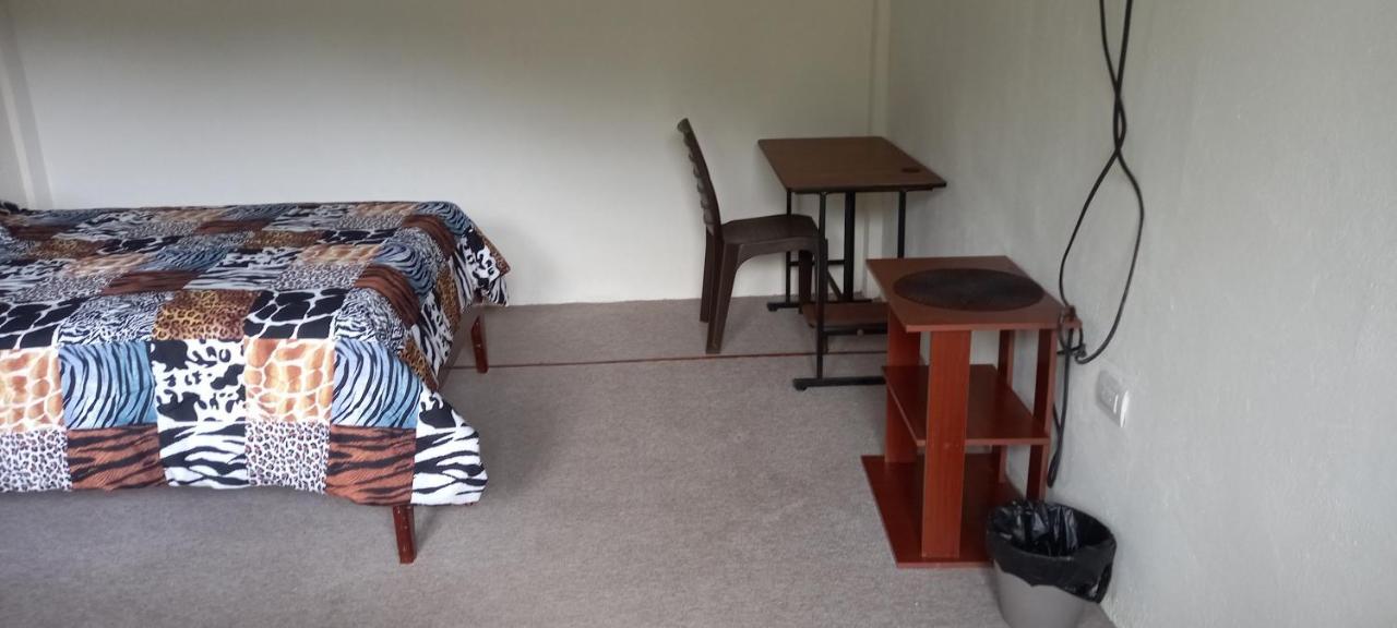 Montano Camping & Hostel Baños Екстериор снимка