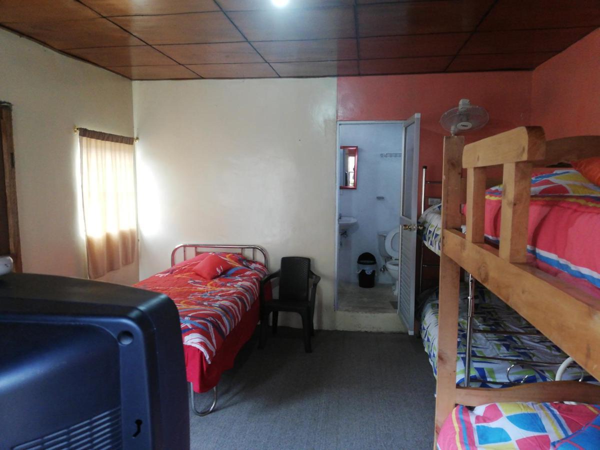 Montano Camping & Hostel Baños Екстериор снимка
