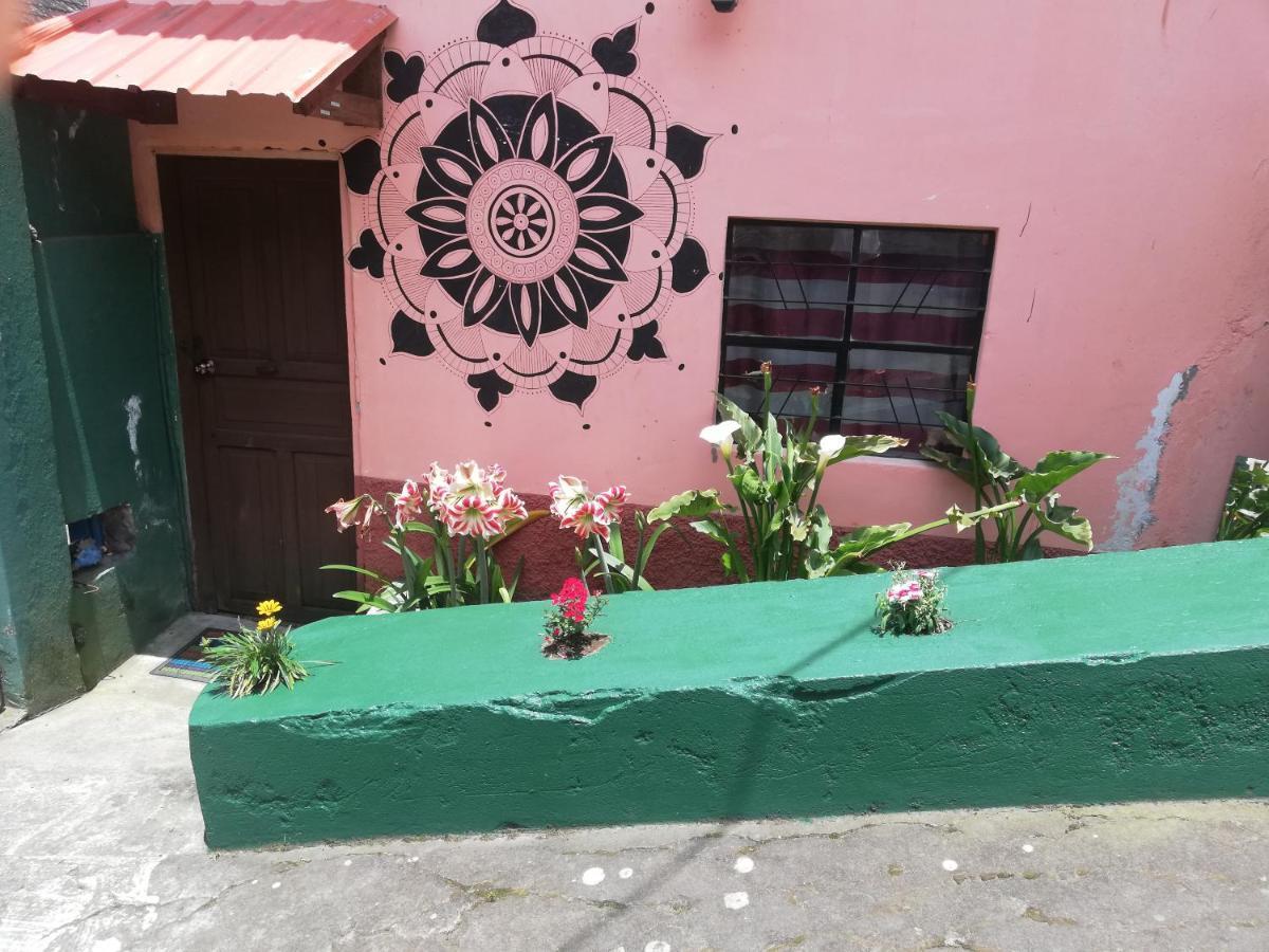 Montano Camping & Hostel Baños Екстериор снимка