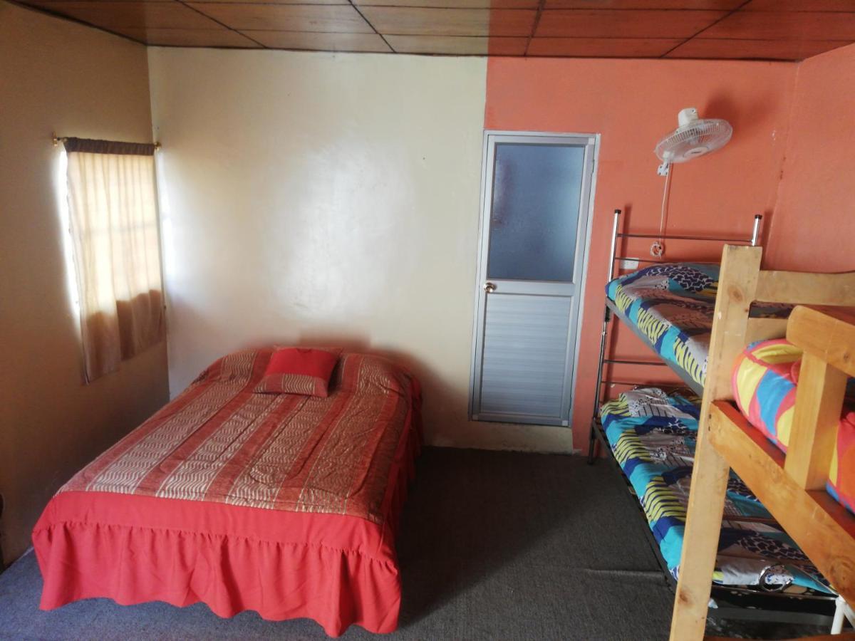 Montano Camping & Hostel Baños Екстериор снимка